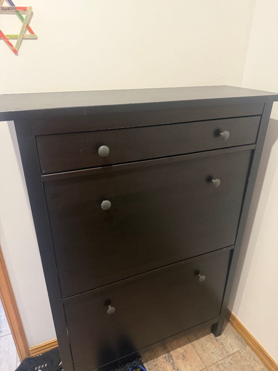 Sapateira IKEA HEMNES preto-castanho com 2 compartimentos e 1 gaveta